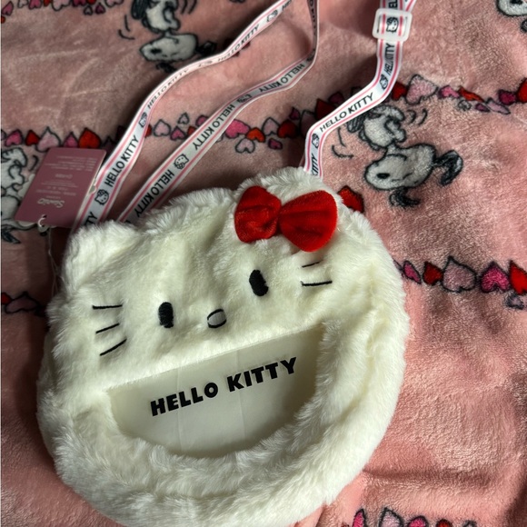 Hello Kitty Fluffy White and Red Crossbody Bag - Picture 1 of 2
